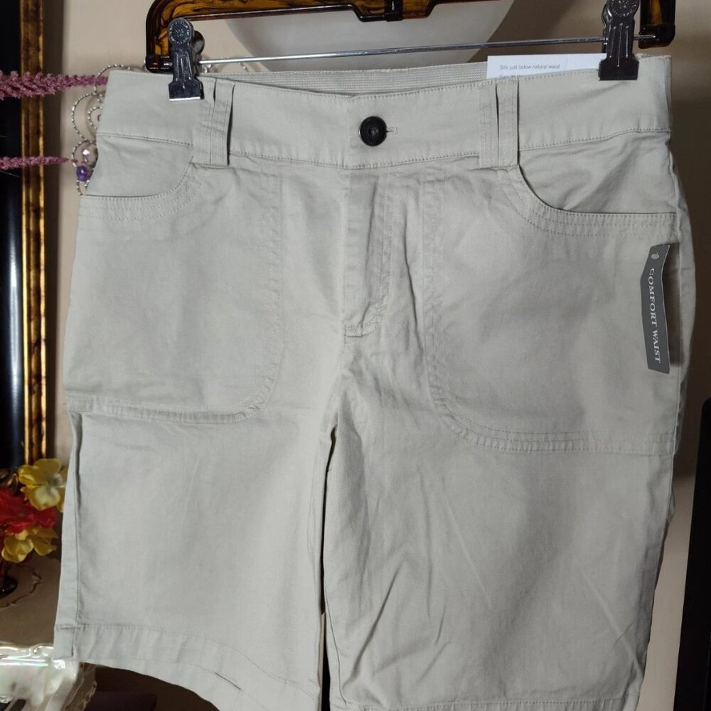 Christopher & Banks Women's Flexible Waist Size 4 Casual Khaki Shorts NWT